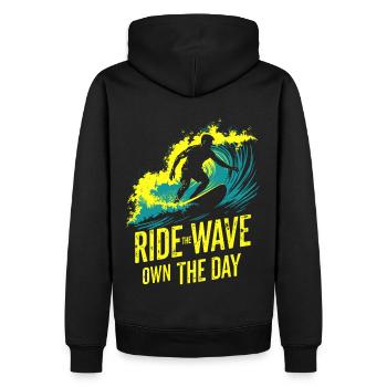 Surfer Ride the Wave – Own the Day Spruch - Männer Premium Bio Hoodie - Schwarz - Hinten - Nico (187cm)