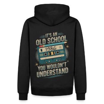Echte Oldschool-Vibes – 1986 - Männer Premium Bio Hoodie - Schwarz - Hinten - Nico (187cm)