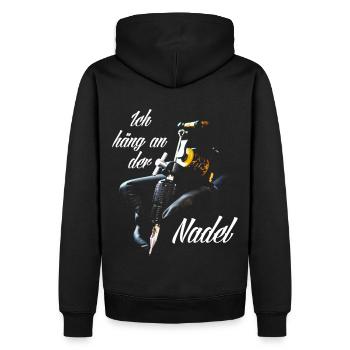 Ich häng an der Nadel 2 - Männer Premium Bio Hoodie - Schwarz - Hinten - Nico (187cm)