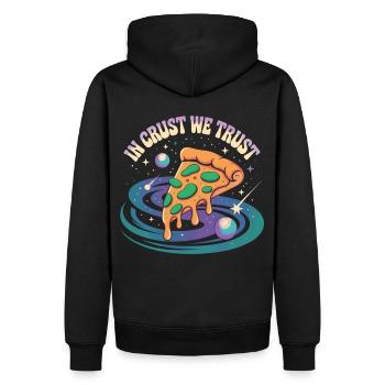 In Crust We Trust - Pizza Universum Shirt - Männer Premium Bio Hoodie - Schwarz - Hinten - Nico (187cm)
