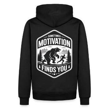 Laufshirt mit Bär – Motivation findet dich! - Männer Premium Bio Hoodie - Schwarz - Hinten - Nico (187cm)