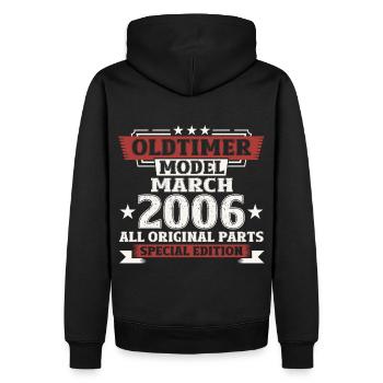 18. Geburtstag Oldtimer März Jahrgang 2006 - Männer Premium Bio Hoodie - Schwarz - Hinten - Nico (187cm)