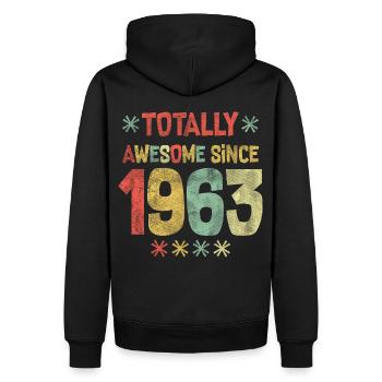 1963 - Joyeux anniversaire - Totalement génial depuis 1963 - Sweat à capuche Premium bio Homme - noir - Dos - Nico (187cm)