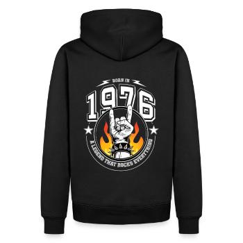 1976 Geburtstag, rockt alles - Männer Premium Bio Hoodie - Schwarz - Hinten - Nico (187cm)