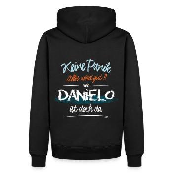 Danielo - Keine Panik. Alles wird gut - Männer Premium Bio Hoodie - Schwarz - Hinten - Nico (187cm)