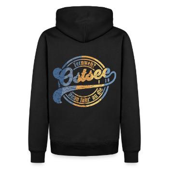 Fernweh? - Dann fahr' an die Ostsee - Männer Premium Bio Hoodie - Schwarz - Hinten - Nico (187cm)