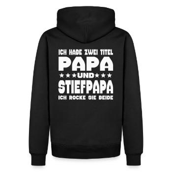 Ich Habe Zwei Titel Papa und Stiefpapa - Männer Premium Bio Hoodie - Schwarz - Hinten - Nico (187cm)