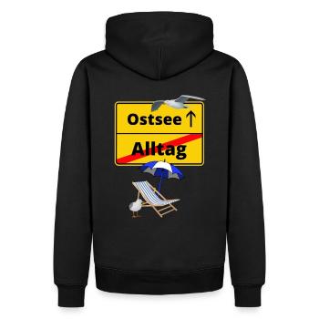 Ostsee-Ortsschild Alltag Ostsee - Urlaub - Männer Premium Bio Hoodie - Schwarz - Hinten - Nico (187cm)