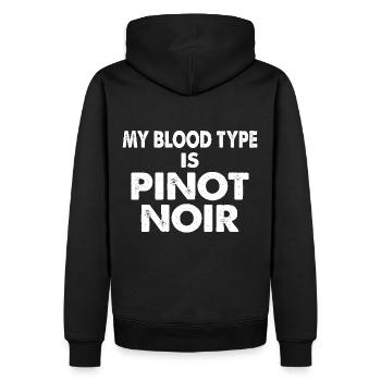My Blood Type is Pinot Noir Rotwein Spruch - Männer Premium Bio Hoodie - Schwarz - Hinten - Nico (187cm)