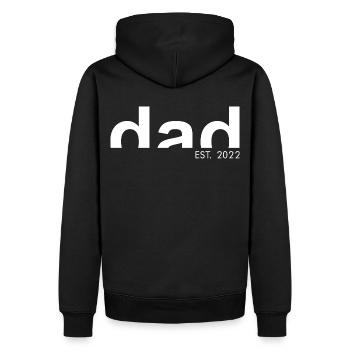 DAD - EST.2022 - Vater - Papa - Geschenkidee - Männer Premium Bio Hoodie - Schwarz - Hinten - Nico (187cm)