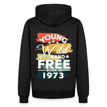 Jung Wild Frei Geboren 1973 - Männer Premium Bio Hoodie - Schwarz - Hinten - Nico (187cm)