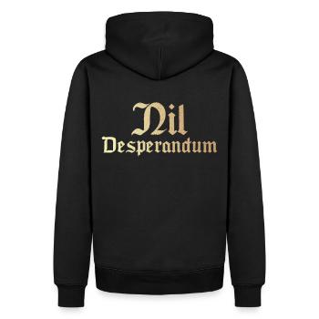 Nil Desperandum - Männer Premium Bio Hoodie - Schwarz - Hinten - Nico (187cm)