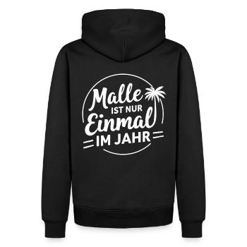 Malle ist nur einmal im Jahr – Mallorca Fans - Männer Premium Bio Hoodie - Schwarz - Hinten - Nico (187cm)