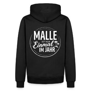 Malle ist nur einmal im Jahr – Mallorca Fans - Männer Premium Bio Hoodie - Schwarz - Hinten - Nico (187cm)