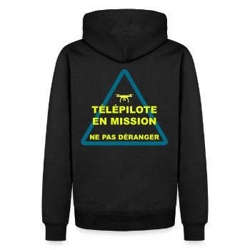 Fernpilot auf Mission - Männer Premium Bio Hoodie - Schwarz - Hinten - Nico (187cm)