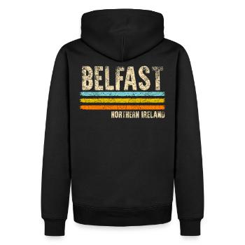 Belfast Nordirland - Männer Premium Bio Hoodie - Schwarz - Hinten - Nico (187cm)