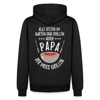 Grillen Alle sitzen im Garten & Chillen außer Papa - Männer Premium Bio Hoodie - Schwarz - Hinten - Nico (187cm)