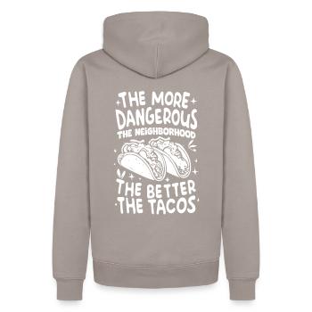 T-shirt Tacos & Adventure – Dangereusement bon ! - Sweat à capuche Premium bio Homme - taupe - Dos - Nico (187cm)
