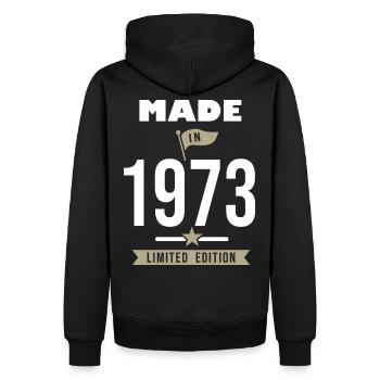 MADE IN 1973 Jahrgang 1973 Jubiläum 50 Jahre - Männer Premium Bio Hoodie - Schwarz - Hinten - Nico (187cm)