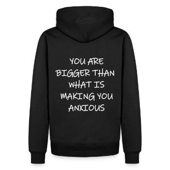 Du bist größer als das, was dich ängstlich macht - Männer Premium Bio Hoodie - Schwarz - Hinten - Nico (187cm)