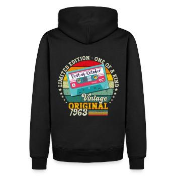 60. Geburtstag Retro Kassette Best of Oktober 1963 - Männer Premium Bio Hoodie - Schwarz - Hinten - Nico (187cm)