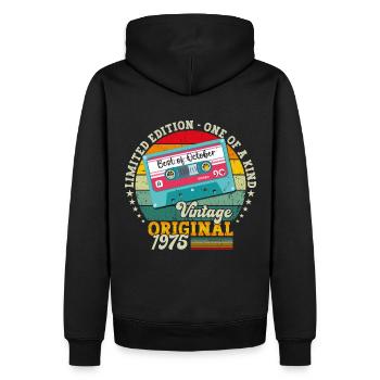 48th Birthday Retro Cassette Best of Octobre 1975 - Sweat à capuche Premium bio Homme - noir - Dos - Nico (187cm)