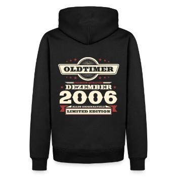 17. Geburtstag Oldtimer Dezember Jahrgang 2006 - Männer Premium Bio Hoodie - Schwarz - Hinten - Nico (187cm)