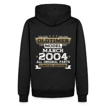 20. Geburtstag Oldtimer März Jahrgang 2004 - Männer Premium Bio Hoodie - Schwarz - Hinten - Nico (187cm)