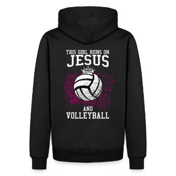 THIS GIRL RUNS ON JESUS AND VOLLEYBALL - Männer Premium Bio Hoodie - Schwarz - Hinten - Nico (187cm)