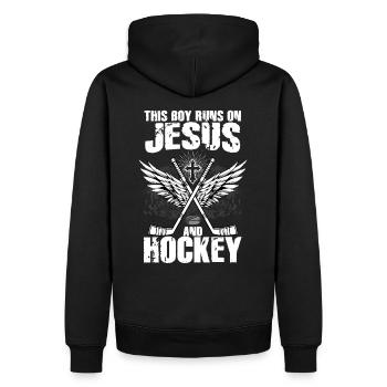 THIS BOY RUNS ON JESUS AND HOCKEY - Männer Premium Bio Hoodie - Schwarz - Hinten - Nico (187cm)