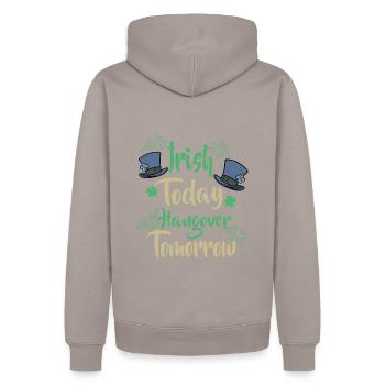 St Patrick s Day Irish Hangover Kleeblatt Party - Männer Premium Bio Hoodie - Taupe - Hinten - Nico (187cm)