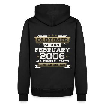 18. Geburtstag Oldtimer Februar Jahrgang 2006 - Männer Premium Bio Hoodie - Schwarz - Hinten - Nico (187cm)