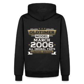 18. Geburtstag Oldtimer März Jahrgang 2006 - Männer Premium Bio Hoodie - Schwarz - Hinten - Nico (187cm)