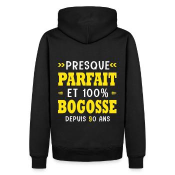 90 ans Parfait bogosse 90 ans anniversaire - Sweat à capuche Premium bio Homme - noir - Dos - Nico (187cm)