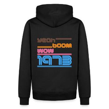 Année de naissance Chemise Retro oui Boom Wow 1973 - Sweat à capuche Premium bio Homme - noir - Dos - Nico (187cm)