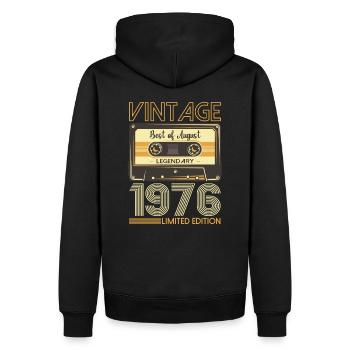 47. Geburtstag Mann August Jahrgang 1976 Kassette - Männer Premium Bio Hoodie - Schwarz - Hinten - Nico (187cm)
