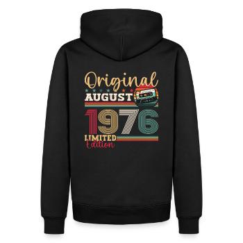 47. Geburtstag Mann August Jahrgang 1976 Kassette - Männer Premium Bio Hoodie - Schwarz - Hinten - Nico (187cm)
