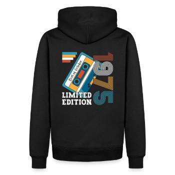 48e anniversaire octobre millésime 1975 cassette - Sweat à capuche Premium bio Homme - noir - Dos - Nico (187cm)