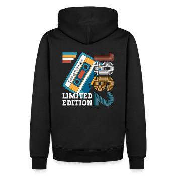 61. Geburtstag November Jahrgang 1962 Kassette - Männer Premium Bio Hoodie - Schwarz - Hinten - Nico (187cm)