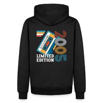 18. Geburtstag November Jahrgang 2005 Kassette - Männer Premium Bio Hoodie - Schwarz - Hinten - Nico (187cm)