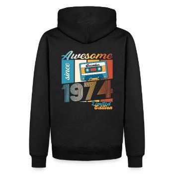 49e anniversaire Cassette décembre Vintage 1974 - Sweat à capuche Premium bio Homme - noir - Dos - Nico (187cm)