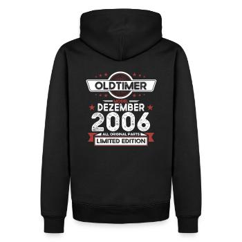 17. Geburtstag Oldtimer Dezember Jahrgang 2006 - Männer Premium Bio Hoodie - Schwarz - Hinten - Nico (187cm)