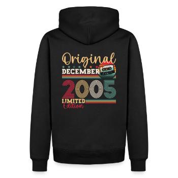 18. Geburtstag Dezember Jahrgang 2005 Kassette - Männer Premium Bio Hoodie - Schwarz - Hinten - Nico (187cm)