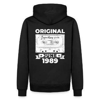 Kassette Juni 1989 Jahrgang 1989 Geburtstag 1989 - Männer Premium Bio Hoodie - Schwarz - Hinten - Nico (187cm)