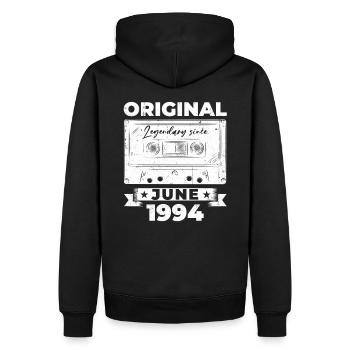 Kassette Juni 1994 Jahrgang 1994 Geburtstag 1994 - Männer Premium Bio Hoodie - Schwarz - Hinten - Nico (187cm)