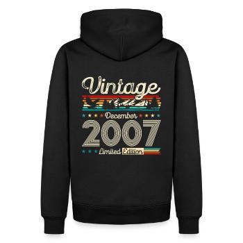 17. Geburtstag Legende Dezember 2007 Jahrgang 07 - Männer Premium Bio Hoodie - Schwarz - Hinten - Nico (187cm)