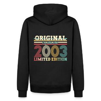 21. Geburtstag Original August 2003 Jahrgang 2003 - Männer Premium Bio Hoodie - Schwarz - Hinten - Nico (187cm)