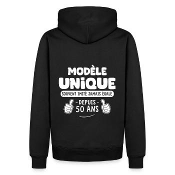 anniversaire 50 ans modèle unique depuis 50 ans - Sweat à capuche Premium bio Homme - noir - Dos - Nico (187cm)