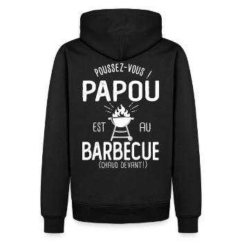 Papou est au barbecue cadeau humour papa père BBQ - Sweat à capuche Premium bio Homme - noir - Dos - Nico (187cm)