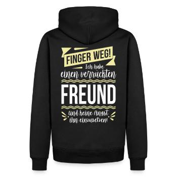 Finger weg! Ich habe einen verrückten Freund... - Männer Premium Bio Hoodie - Schwarz - Hinten - Nico (187cm)